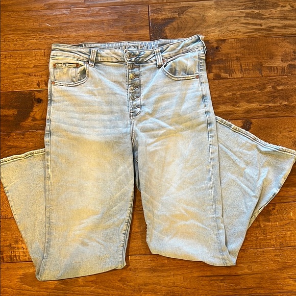 American Eagle Outfitters Denim - Light Blue AE flare Women's Jeans
